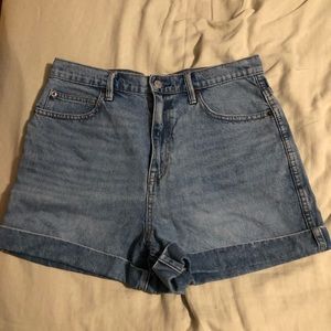 Gap high waisted jean shorts sz 30